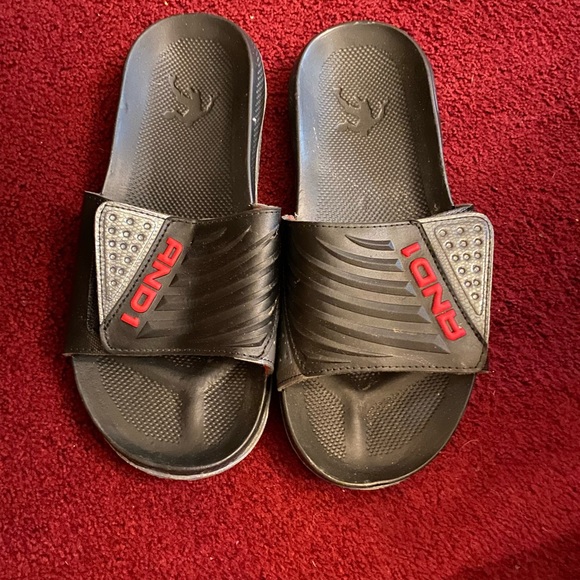 Andi slides - Picture 1 of 2